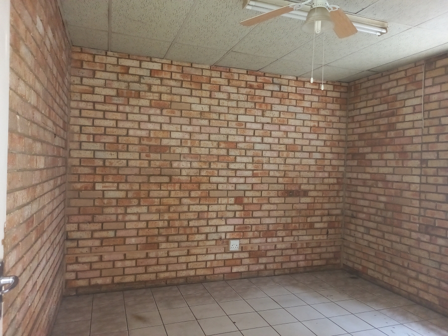 To Let commercial Property for Rent in Oos Einde North West